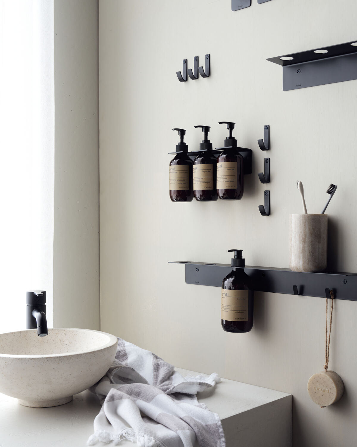 Soporte Botes Negro | Meraki